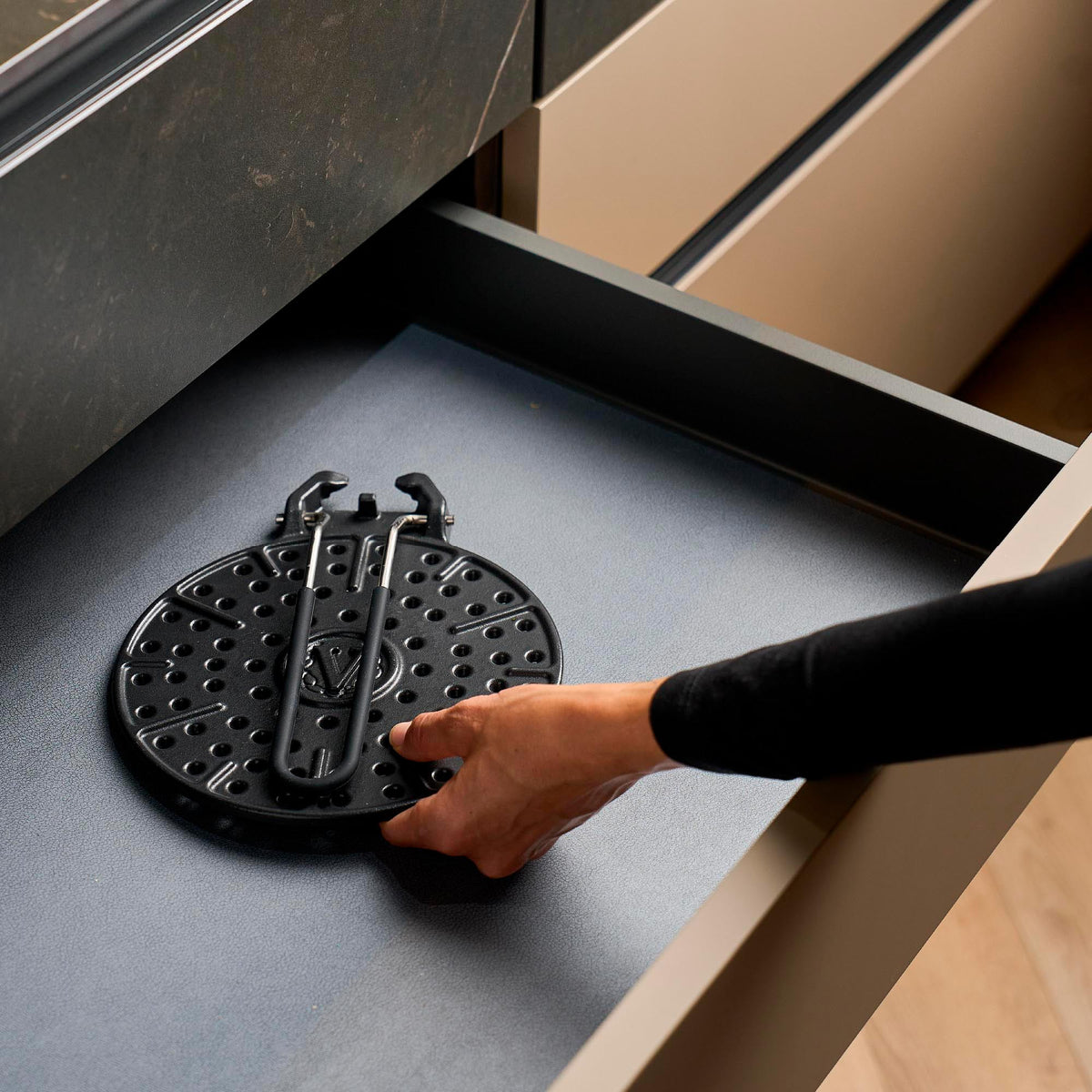 Griglia per Arepas in Ghisa Smaltata Ø 20 cm Diffusore di Calore
