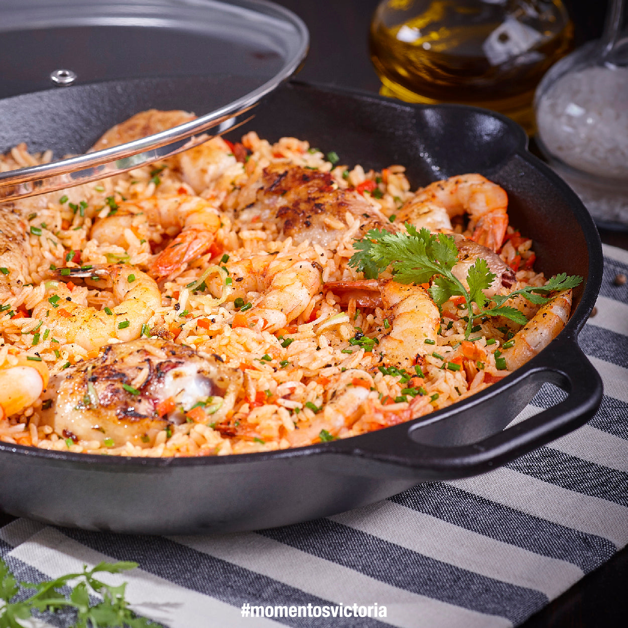 Arroz con Azafrán, Pollo y Camarones (Paella)