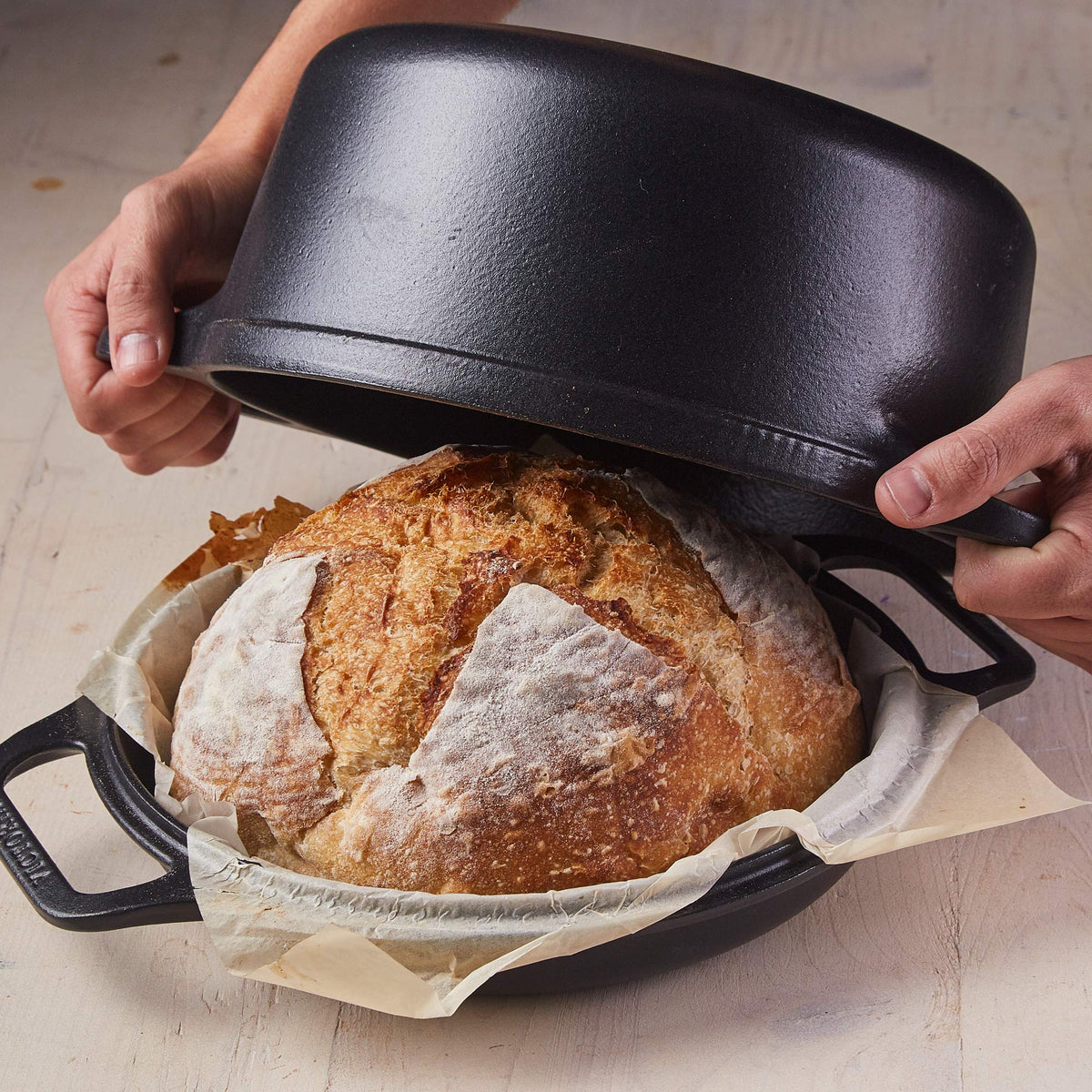 Horno Holandés Combo Hierro Fundido Curado 5.7L