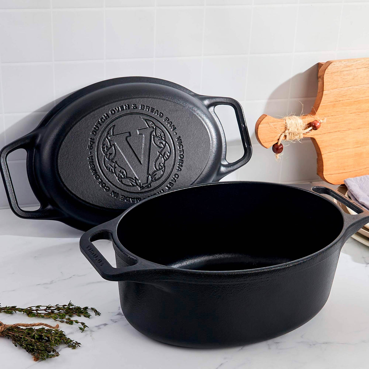 Horno Holandés Combo Hierro Fundido Curado Ovalado 5.7L