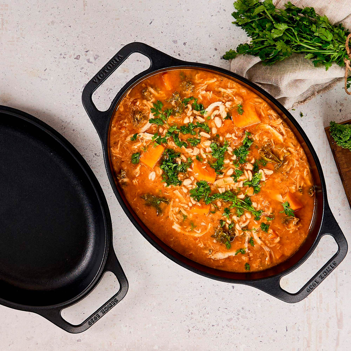 Horno Holandés Combo Hierro Fundido Curado Ovalado 5.7L